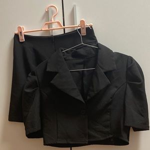 Buffed sleeve top and flat detailed skirt